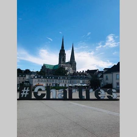 Le Nicole Apartment Chartres Bagian luar foto