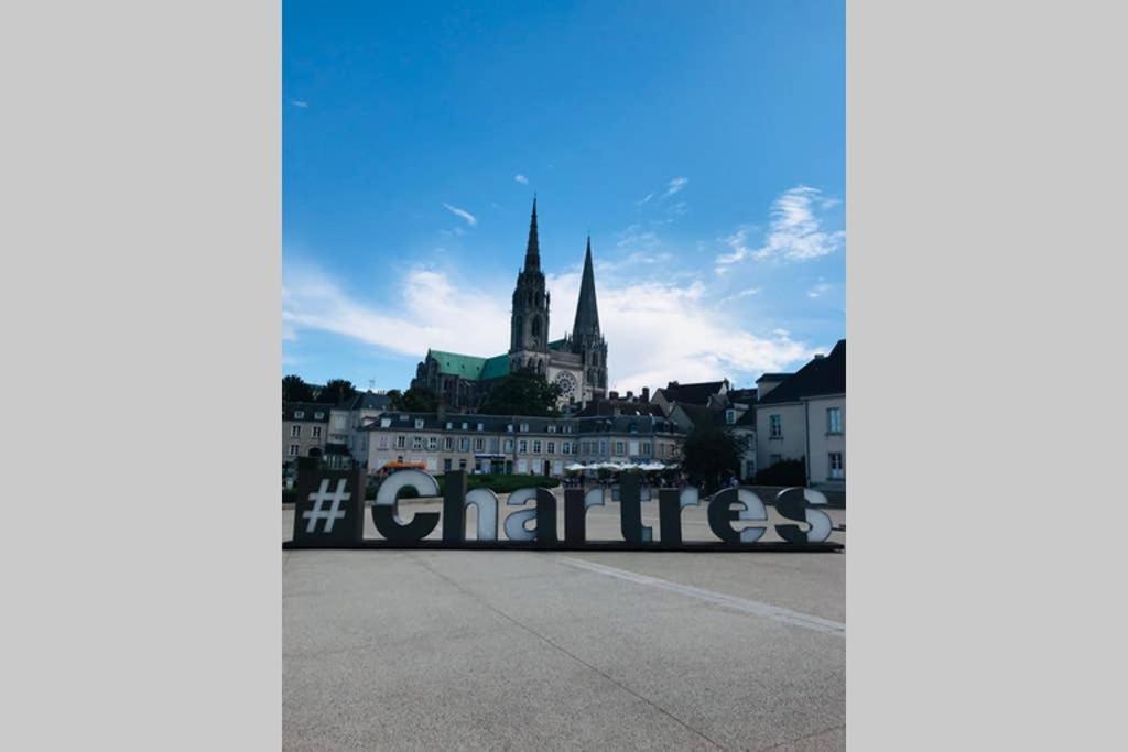 Le Nicole Apartment Chartres Bagian luar foto